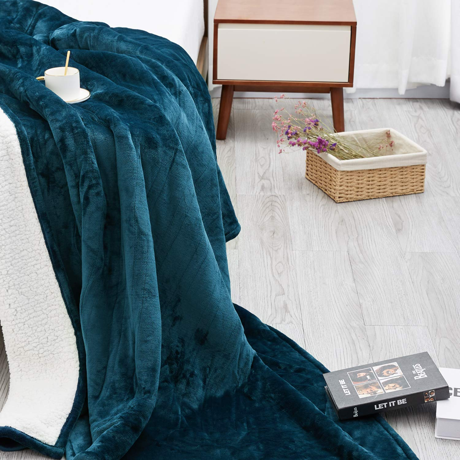 Load image into Gallery viewer, Electric Heated Blanket Twin Size 62"x 84" Flannel & Sherpa Reversible Blanket for Full Body with 10 Hours Auto Off & 4 Heat Settings, Fast Heating and Machine Washable, Home Office Use